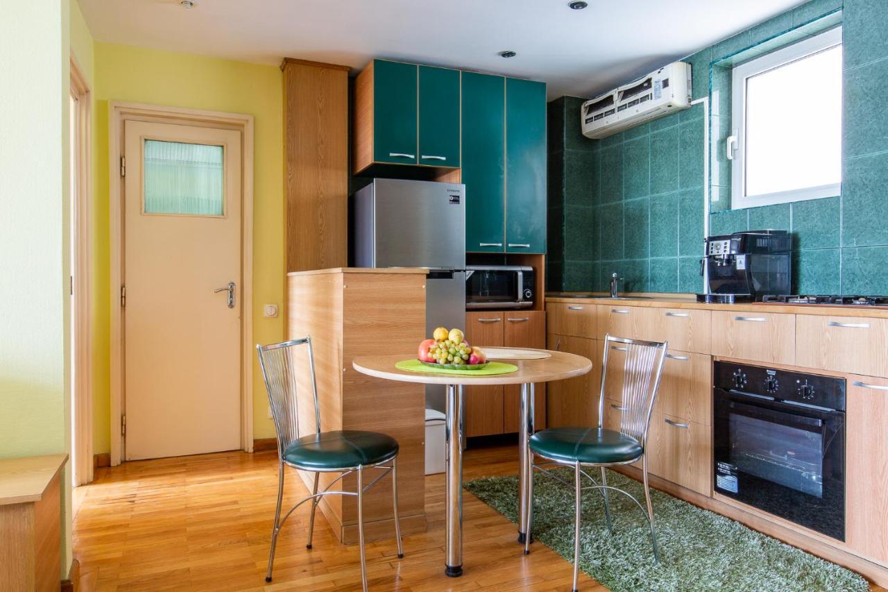 Cozy Apartment Bukares Bagian luar foto
