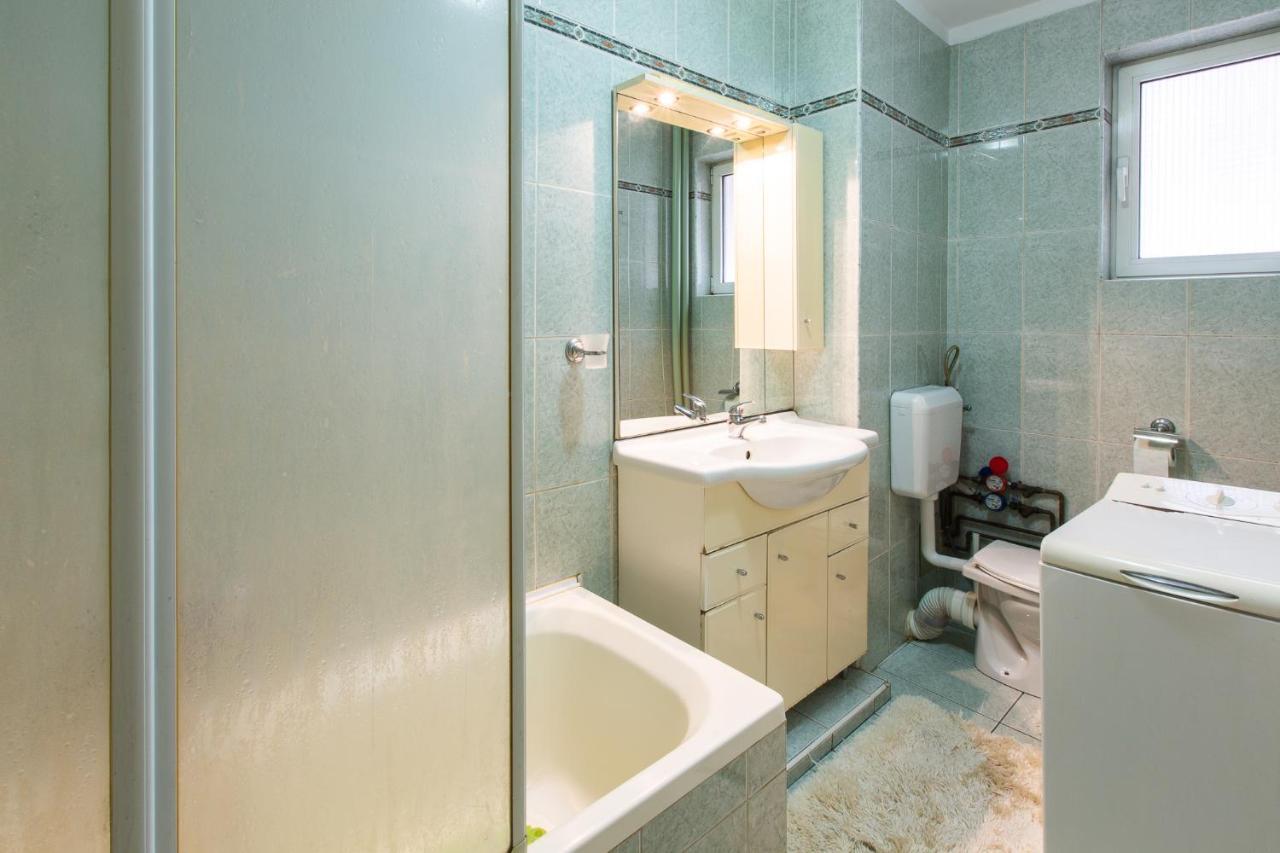 Cozy Apartment Bukares Bagian luar foto